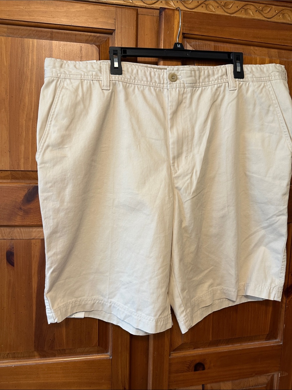 NWT Izod Men's Cream Flat-Front Cotton Shorts 44W